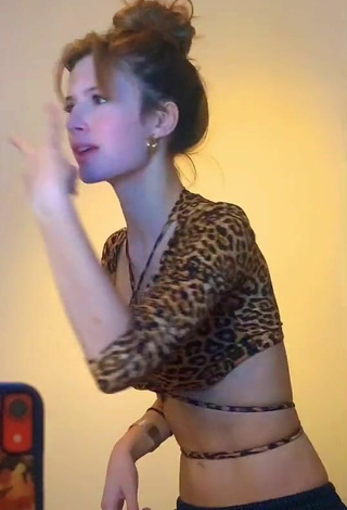 Luscious Mariana Taurozzi Shows Cleavage in Leopard Crop Top