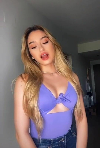 Hot Teressa Dillon Shows Cleavage in Blue Top