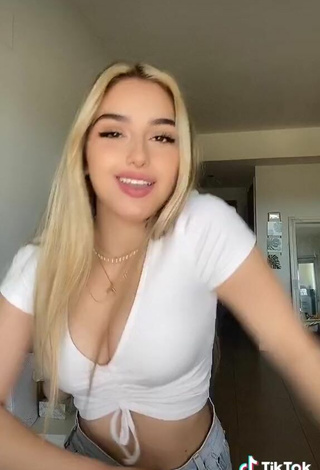 5. Dazzling Teressa Dillon Shows Cleavage in Inviting White Crop Top and Bouncing Tits