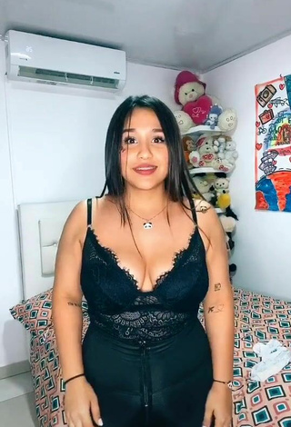 3. Sultry Dailyn Montañez Shows Cleavage in Black Top and Bouncing Tits