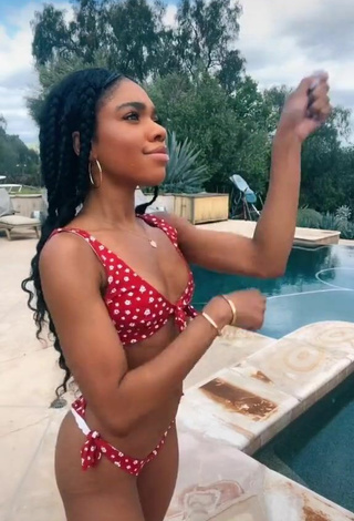 Gorgeous Teala Dunn in Alluring Floral Bikini at the Pool and Bouncing Tits