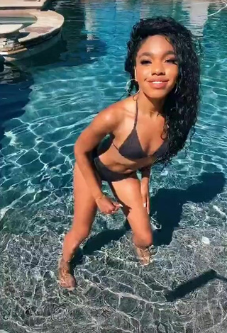 2. Wonderful Teala Dunn in Black Bikini at the Swimming Pool