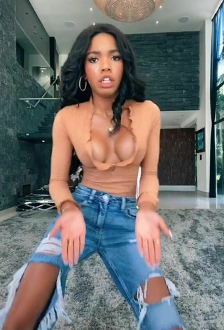 5. Sultry Teala Dunn Shows Cleavage in Peach Top