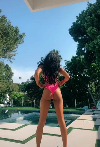 5. Titillating Teala Dunn Shows Butt at the Swimming Pool