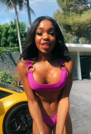 Sweetie Teala Dunn Shows Butt in a Street