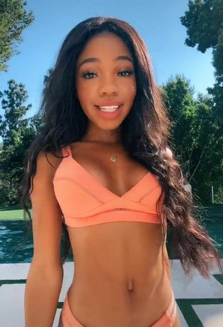 Luscious Teala Dunn Shows Butt at the Swimming Pool