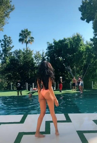 5. Luscious Teala Dunn Shows Butt at the Swimming Pool