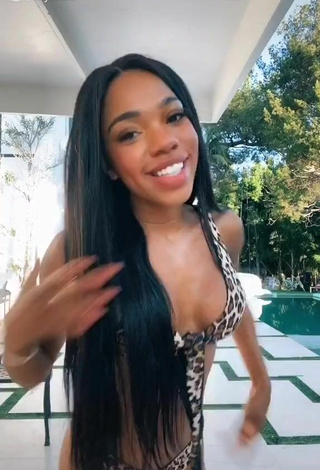 Magnetic Teala Dunn Shows Butt