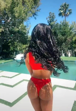 2. Attractive Teala Dunn Shows Butt at the Swimming Pool (Side Boob)