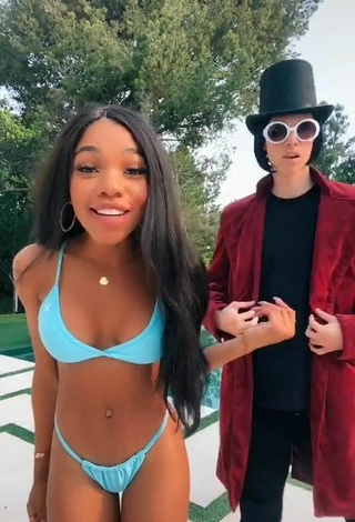 4. Elegant Teala Dunn Shows Butt at the Pool and Bouncing Boobs