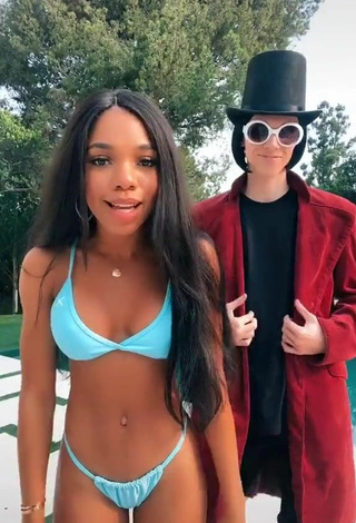 5. Elegant Teala Dunn Shows Butt at the Pool and Bouncing Boobs