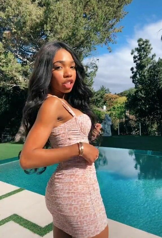 5. Cute Teala Dunn Shows Cleavage in Leopard Crop Top at the Pool