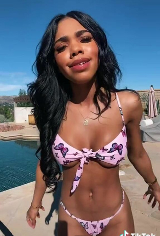 4. Amazing Teala Dunn Shows Butt at the Swimming Pool (Side Boob)