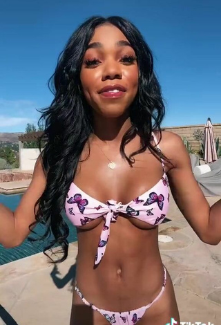 5. Amazing Teala Dunn Shows Butt at the Swimming Pool (Side Boob)