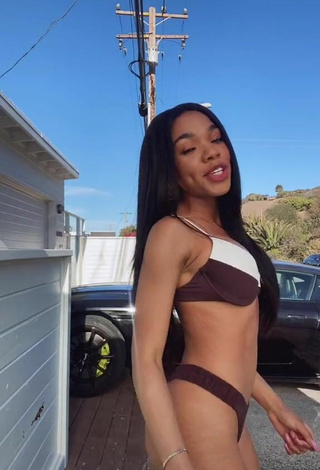 5. Cute Teala Dunn Shows Butt