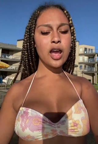 Sultry Veondre Mitchell Shows Cleavage in Floral Bikini Top in the Sea