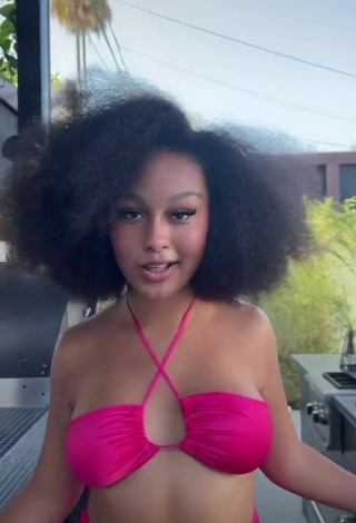 2. Cute Veondre Mitchell Shows Cleavage in Bikini Top