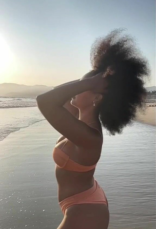 Hot Veondre Mitchell Shows Cleavage in Peach Bikini at the Beach