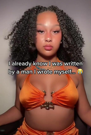 2. Titillating Veondre Mitchell Shows Cleavage in Orange Crop Top