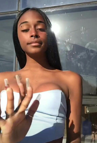 3. Sultry victoriasimonns Shows Cleavage in White Tube Top