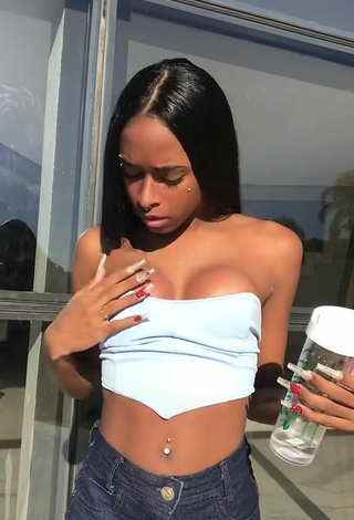 Luscious victoriasimonns Shows Cleavage in White Tube Top