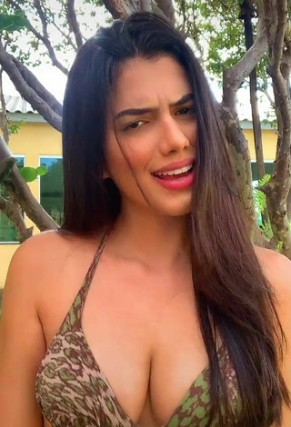 4. Hottie Victtoria Medeiros Shows Cleavage in Bikini Top and Bouncing Breasts