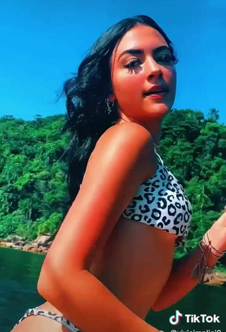 3. Luscious Vivi Shows Cleavage in Bikini in the Sea