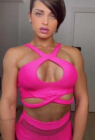 5. Sexy Yanne Shows Cleavage in Firefly Rose Crop Top