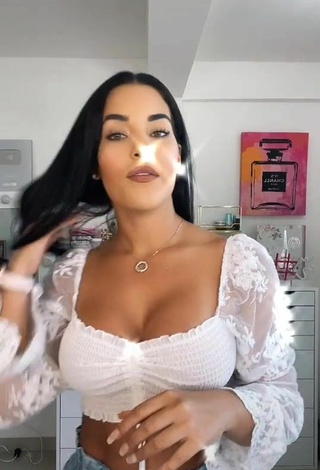 Beautiful Yeimmy Shows Cleavage in Sexy White Crop Top