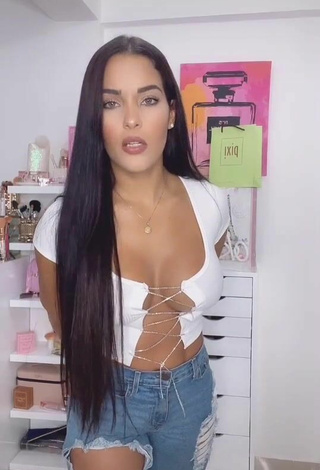 Sweetie Yeimmy Shows Cleavage in White Crop Top