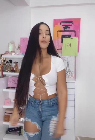 5. Sweetie Yeimmy Shows Cleavage in White Crop Top