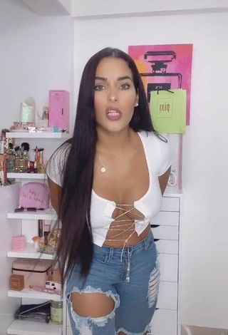 Luscious Yeimmy Shows Cleavage in White Crop Top