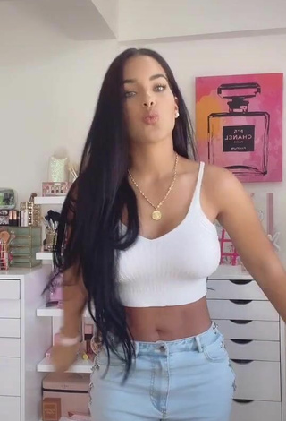 Hottie Yeimmy in White Crop Top