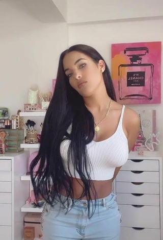 2. Hottie Yeimmy in White Crop Top