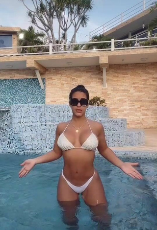 3. Sexy Yeimmy Shows Cleavage in White Bikini at the Pool