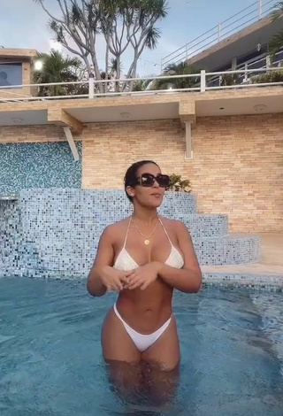 5. Sexy Yeimmy Shows Cleavage in White Bikini at the Pool