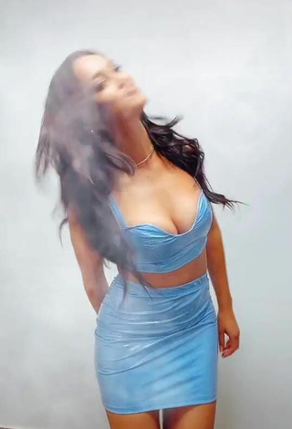 3. Sweetie Angie Arizaga Shows Cleavage in Blue Crop Top