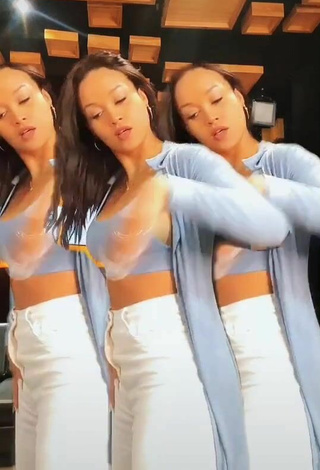 2. Sexy Angie Arizaga in Blue Crop Top (Side Boob)