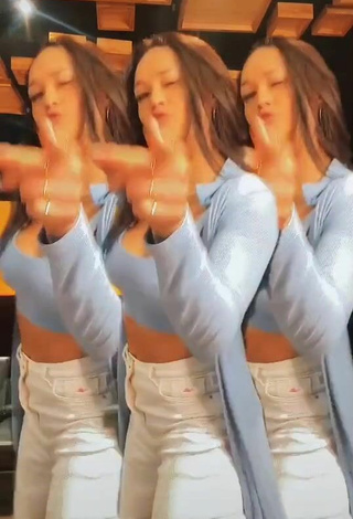 4. Sexy Angie Arizaga in Blue Crop Top (Side Boob)