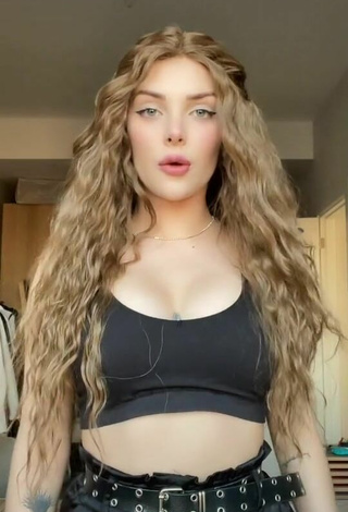 Sultry Aslı Güler Shows Cleavage in Black Crop Top