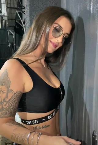 Sultry Bárbara Labres in Black Sport Bra