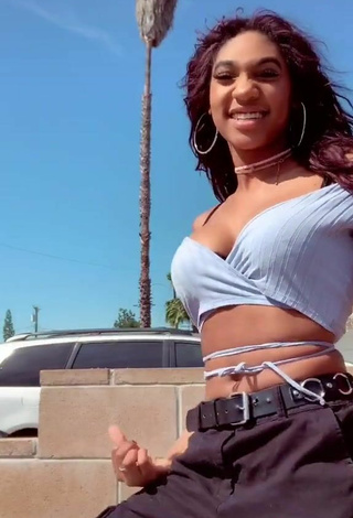 3. Sexy Bria Alana Shows Cleavage in Blue Crop Top