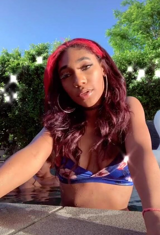 Luscious Bria Alana Shows Cleavage in Floral Bikini Top at the Pool