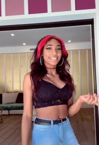 3. Beautiful Bria Alana Shows Cleavage in Sexy Black Crop Top and Bouncing Boobs