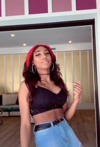 4. Beautiful Bria Alana Shows Cleavage in Sexy Black Crop Top and Bouncing Boobs