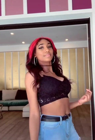 5. Beautiful Bria Alana Shows Cleavage in Sexy Black Crop Top and Bouncing Boobs