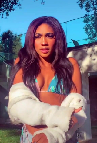 3. Sultry Bria Alana Shows Cleavage in Bikini Top