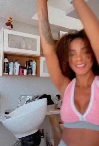 5. Cute Brunna Gonçalves Shows Cleavage in Pink Sport Bra and Bouncing Tits