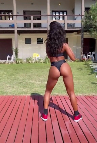 Sultry Brunna Gonçalves Shows Butt