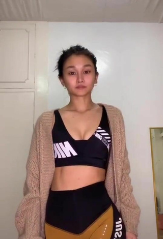 2. Sultry Chienna Filomeno Shows Cleavage in Crop Top